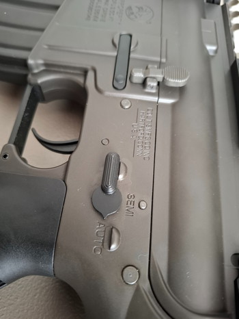 Afbeelding 3 van Te koop: King Arms Colt M4A1 KA-AG-20 AEG    Zo goed als nieuw, slechts 3x gebruikt
