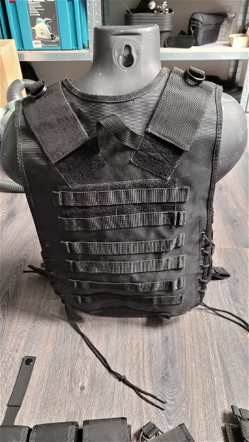 Afbeelding 2 van Zwart molle vest met pouches