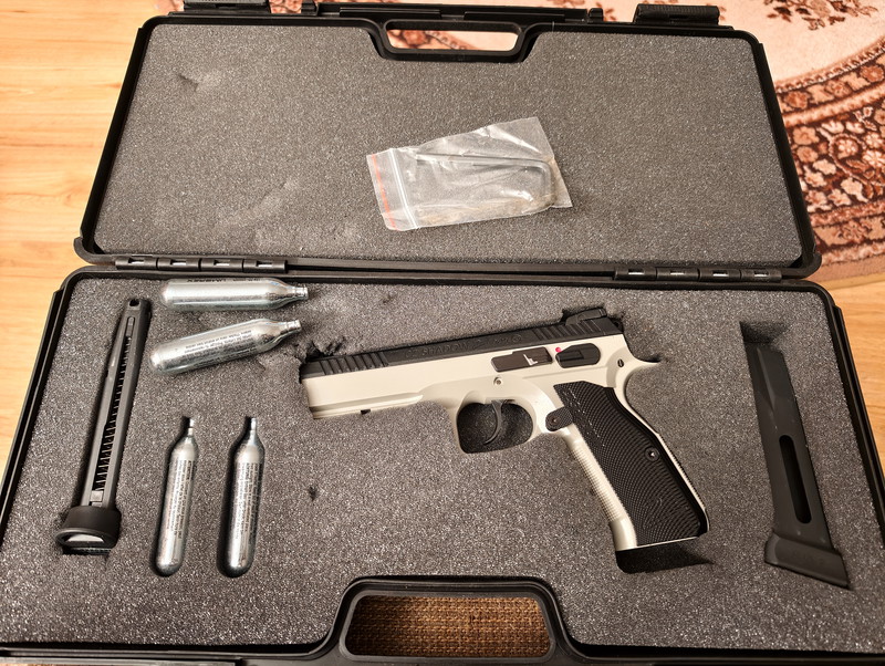 Afbeelding 1 van CZ Shadow 2 with 2x Co2 Mags + Original CZ Case