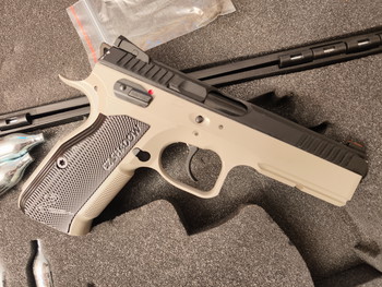 Afbeelding 2 van CZ Shadow 2 with 2x Co2 Mags + Original CZ Case