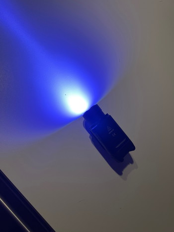 Image 2 for Olight valkery pl2 (working but shot glas)