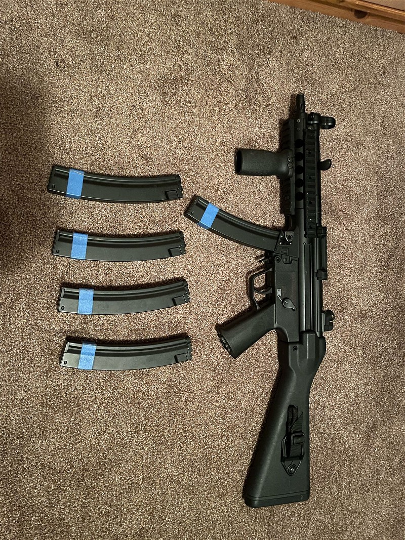 Image 1 for Geupgrade MP5 met 5 midcap mags