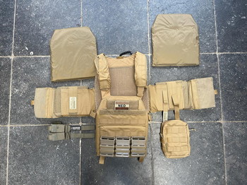 Afbeelding 2 van Warrior assault systems - DCS special forces plate carrier base (coyote tan) + verzwaarde dummy platen