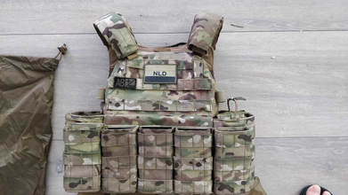 Image pour Warrior Assault Systems DCS Plate Carrier (Size S-M. Multicam) + 5x Modded Warrior Pouches (Milspec Velcro & Estacc KYWI Wedge Inserts 556)