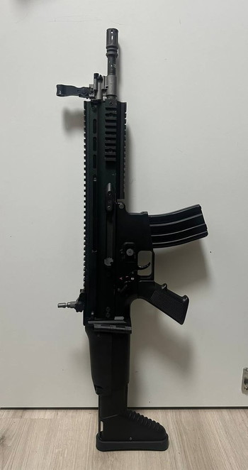 Afbeelding 2 van WE SCAR L GBB Airsoft Rifle Zwart + 4 mags