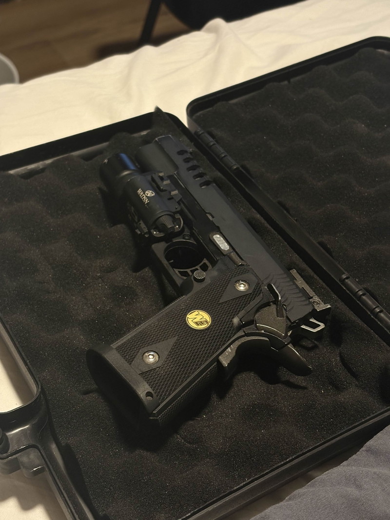 Bild 1 für Hi-Capa 5.1 K | GBB | Full Metal | WE + X300 Flashlight + 2 mags