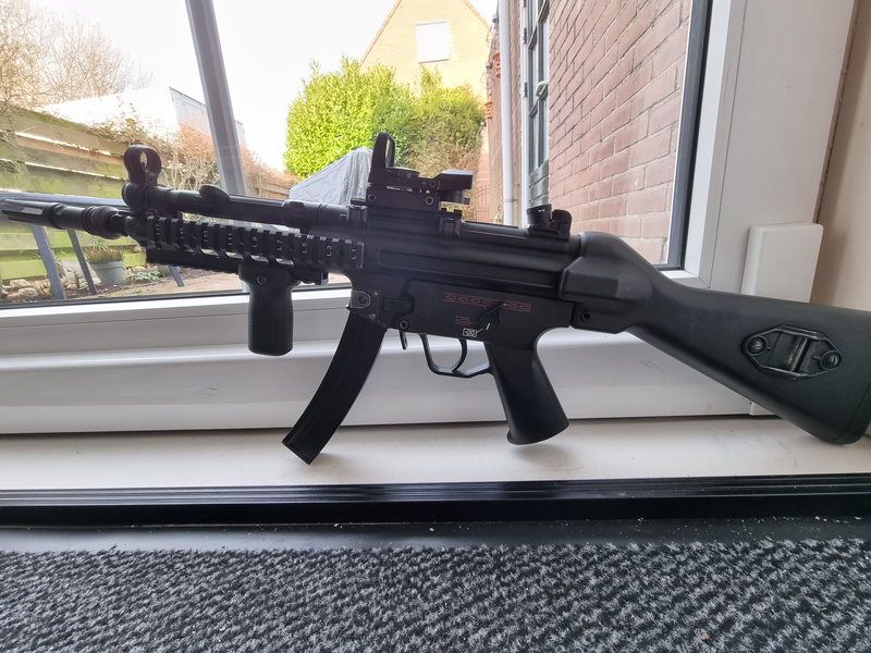 Bild 1 für Cyma MP5 plus reddot, batterije(7.4V 2600mAH) 2 highcaps en 2 midcaps