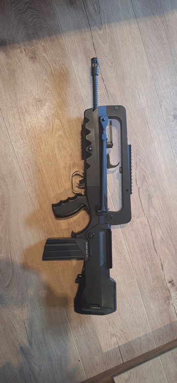 Image 2 for Famas replica met 2 magazijnen