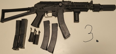 Afbeelding van LCT PP19 VITYAZ met 6 midcaps en 3 magazijn koppelaars