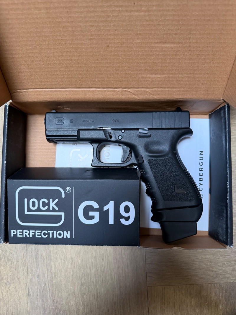 Afbeelding 1 van CYBERGUN GLOCK 19 GEN.3 GBB CO2 6MM