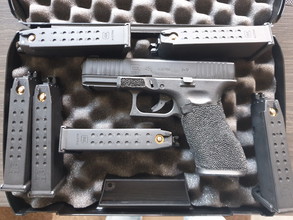 Image pour GLOCK 45    met gestippelde  grip en 6 originele  glock magazijnen