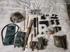 Image for multicam poncho, hoedje, camo tape, outerbarrels, stock, mk23 light enz..enz..
