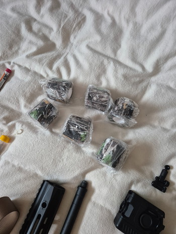 Afbeelding 2 van multicam poncho, hoedje, camo tape, outerbarrels, stock, mk23 light enz..enz..