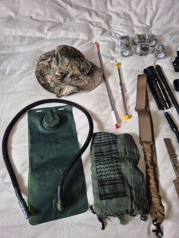 Afbeelding 5 van multicam poncho, hoedje, camo tape, outerbarrels, stock, mk23 light enz..enz..