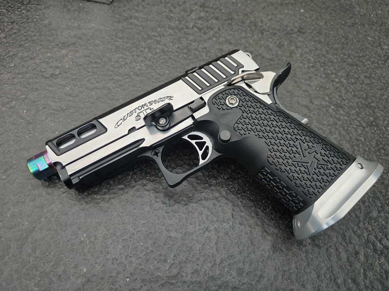 Afbeelding 1 van Hi capa Custom 3.9 full upgraded Chrome Zwart