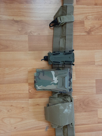 Imagen 2 de Tactical belt met accessoires.