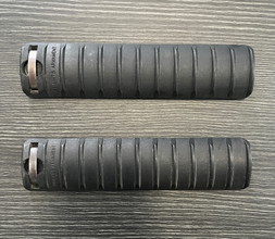 Bild für Original 2x KAC Knights Armament Picatinny Handguard Rail Cover 11 rib AR15