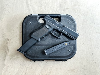 Afbeelding 3 van UMAREX Glock 18c met 3 magazijnen & case