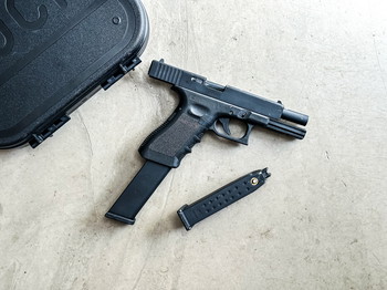 Afbeelding 4 van UMAREX Glock 18c met 3 magazijnen & case