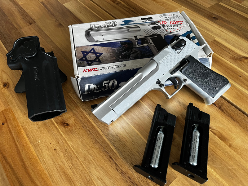 Afbeelding 1 van KWC Desert Eagle + 2 mags en holster