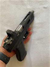 Afbeelding van Glock 17 met custom slide