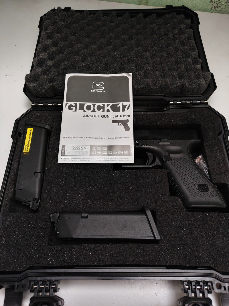 Image 1 for Glock 17, 2 laders, wapenkoffer
