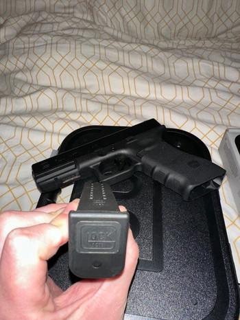 Afbeelding 2 van Glock 17 + Glock Case en Gas fles. GEN4 | GBB | Umarex Metal