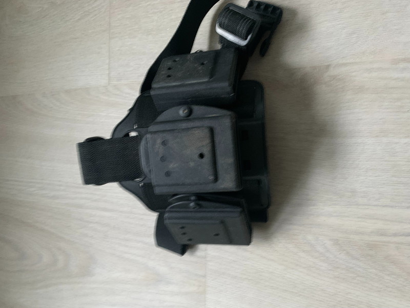 Image 1 pour leg magazine holder