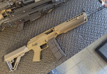 Afbeelding 4 van CYMA / Cybergun SIG 556 - Professioneel geüpgraded - 1.1J - Nieuwstaat