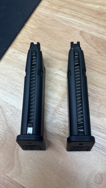 Image 3 for 2x Umarex Glock 17/18 mags (round seal)