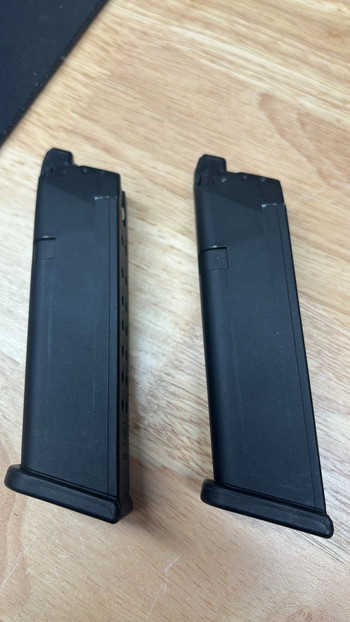 Image 4 for 2x Umarex Glock 17/18 mags (round seal)