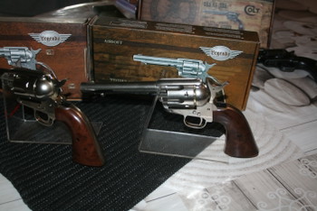 Afbeelding 2 van 2 REVOLVERS  CO2  LEGENDS COWBOY UN CANON 7,5 POUCES ET UN 6 POUCE AIRSOFT 1,9 JOULES  100% NEUF ET RARE ER EPUISER