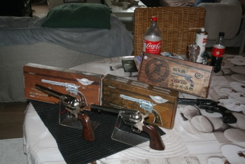 Afbeelding 4 van 2 REVOLVERS  CO2  LEGENDS COWBOY UN CANON 7,5 POUCES ET UN 6 POUCE AIRSOFT 1,9 JOULES  100% NEUF ET RARE ER EPUISER