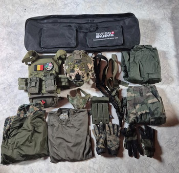 Imagen 2 de alles mag weg meerdere replicas, kleren,...