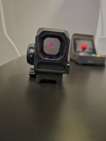 Bild 3 für Red Dot merk onbekend