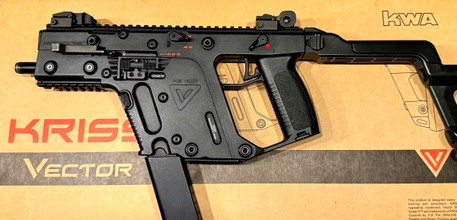 Afbeelding van KWA ZEER ZELDZAME KRISS VECTOR MET 5 MAGS IN PERFECTE STAAT