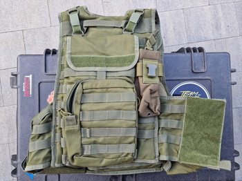 Afbeelding 2 van Invader Gear Tactical vest + belt + verscheidene pouches en leg holster