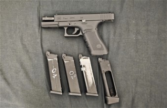 Image for Umarex Glock 17 with 1 CO2 Mag + 3 WE Green Gas Mags
