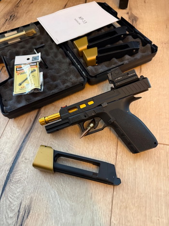 Image 2 for KJW KP13 PRO CO2 GBB tactical gold nur 1 mal benutzt mit Red Dot und 3 Magazinen