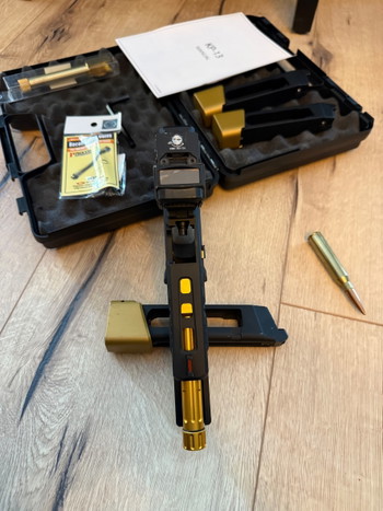 Image 4 for KJW KP13 PRO CO2 GBB tactical gold nur 1 mal benutzt mit Red Dot und 3 Magazinen