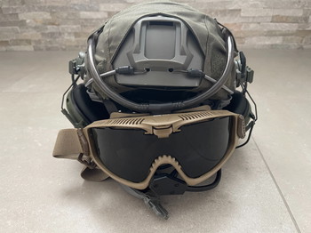 Imagen 4 de Complete set met Helm, headset, microfoon, Novritsch Defog, ESS Influx bril en Porto Baofeng uv-5r