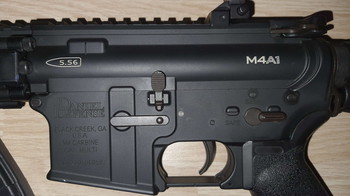 Afbeelding 2 van CYMA Platinum Daniel Defense M4A1 Black