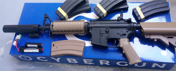 Image 2 pour Pack M4A1 CQBR AEG Colt + 4 Batteries Inclus
