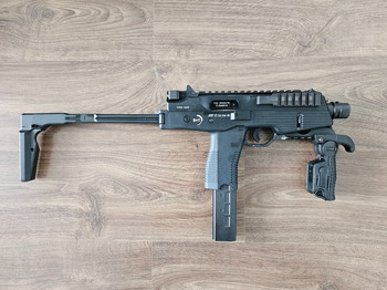 Bild 2 für KWA MP9, 2 mags, inklapbare front grip