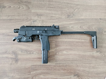 Bild 3 für KWA MP9, 2 mags, inklapbare front grip