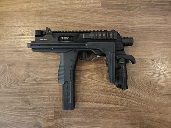 Bild 4 für KWA MP9, 2 mags, inklapbare front grip