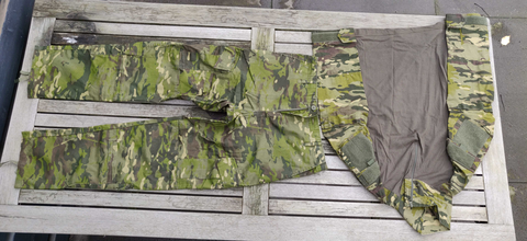 Image for Diverse camo kleding: (per set (broek en jas): 50 euro)