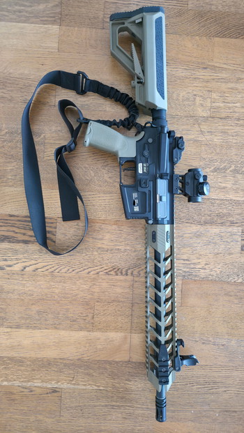 Imagen 2 de Specna Arms SA E13 EDGE 2.0 Full Airsoft Set plus Feyachi Red Dot