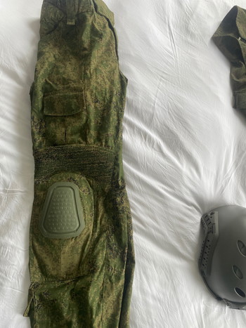 Imagen 4 de Invaders gear pants and top with vest, carrier and helmet