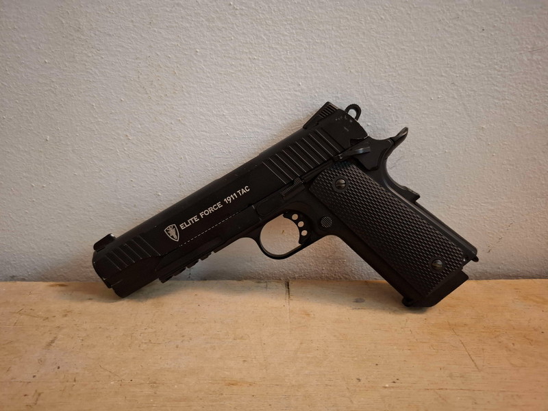 Imagen 1 de Elite Force / Umarex 1911 Tac - CO2BB - MAG LEAKING
